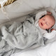Lullalove Openwork Babydecke 80x100 cm Gänseblümchen Grau
